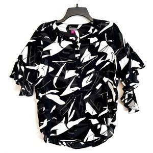 Vince Camuto Flutter Sleeve Top, Size Small